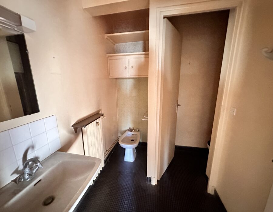 Avant — Rénovation complète d'une salle de bain à Paris